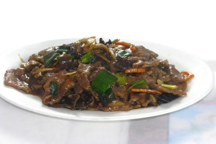 83. Beef with Fresh Ginger - Le Shanghai