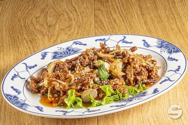 85. Beef with Onions, Hot Sauce - Le Shanghai