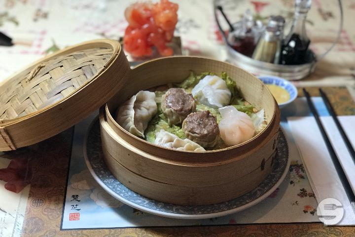 18. Steamed Mix Raviolis - Le Shanghai
