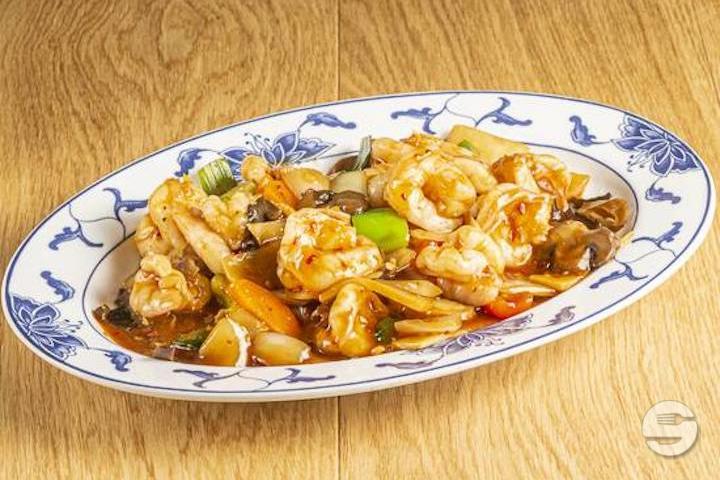 37. Shrimps with Cashew Nuts - Le Shanghai