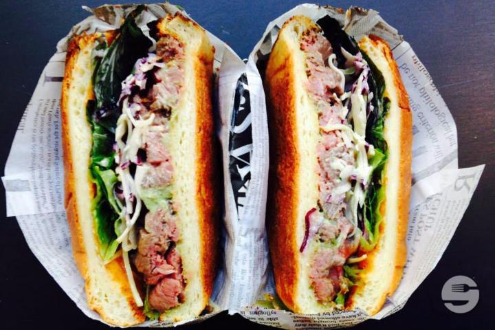 BEEF AND FURIOUS avec mini salade verte - Street Gourmet