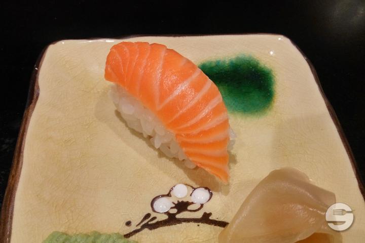 nigiri saumon 4p - Yamori Izakaya