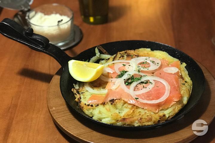 Rösti au saumon fumé et oignons - La Nonna