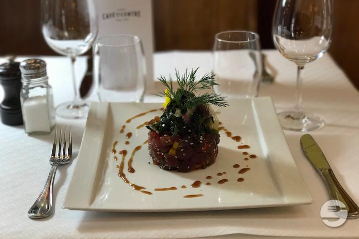 Beef tartar served with French fries - Café du Centre