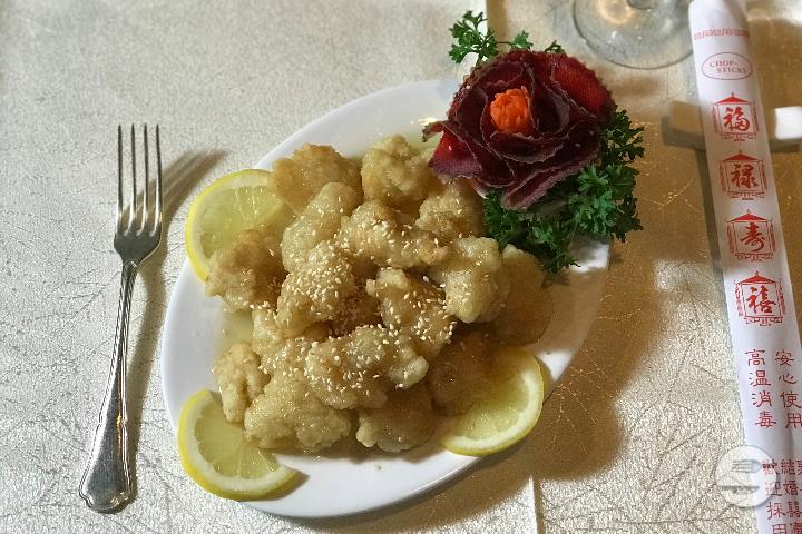 107. Batter fried fish with lemon sauce - La Baguette d'Or