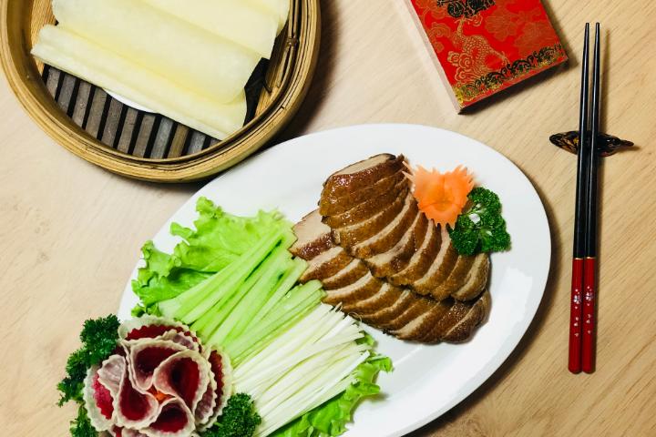 S12. Roasted Duck with Pancakes - La Baguette d'Or