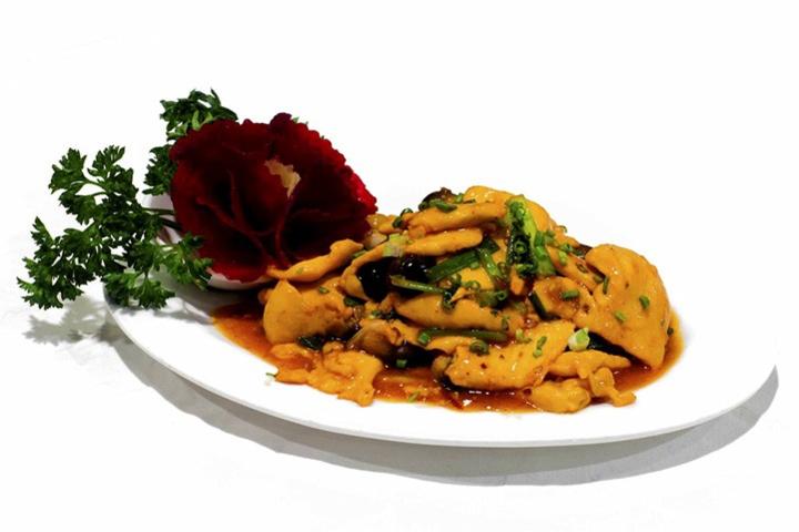 206. Chicken Sichuan Style - La Baguette d'Or