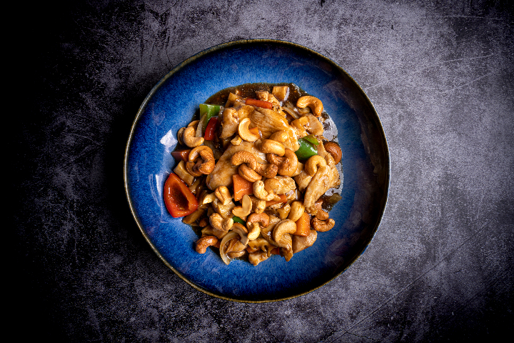 208. Chicken with Cashew Nuts - La Baguette d'Or