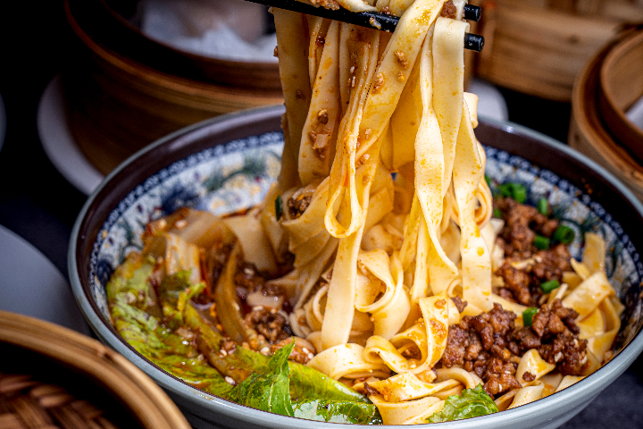 S0. Chong Qing Style Minced Pork Noodles - La Baguette d'Or