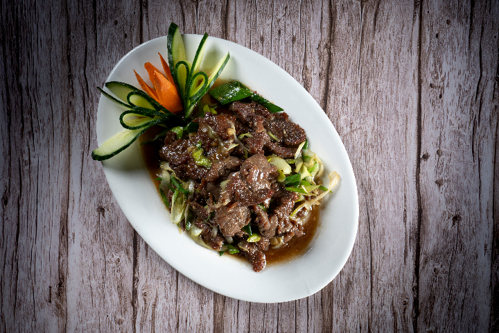 A2. Stir-Fried Beef with Garlic - La Baguette d'Or