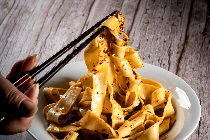 1006. Fresh Noodle with Chili Pepper and garlic - La Baguette d'Or