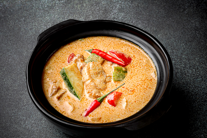Rostie duck red curry with coco milk - La Baguette d'Or