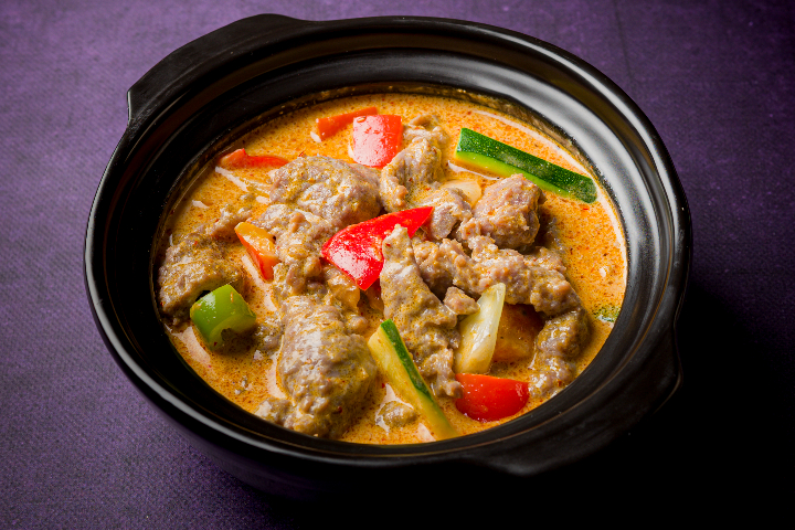 Beef red curry with coc milk 红咖喱牛肉 - La Baguette d'Or