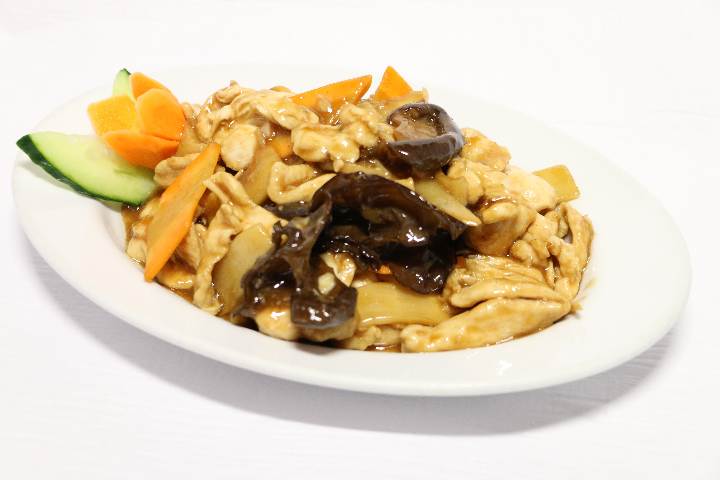 B12. Chicken with Mushrooms and Bamboo Sprout - Jia Wei