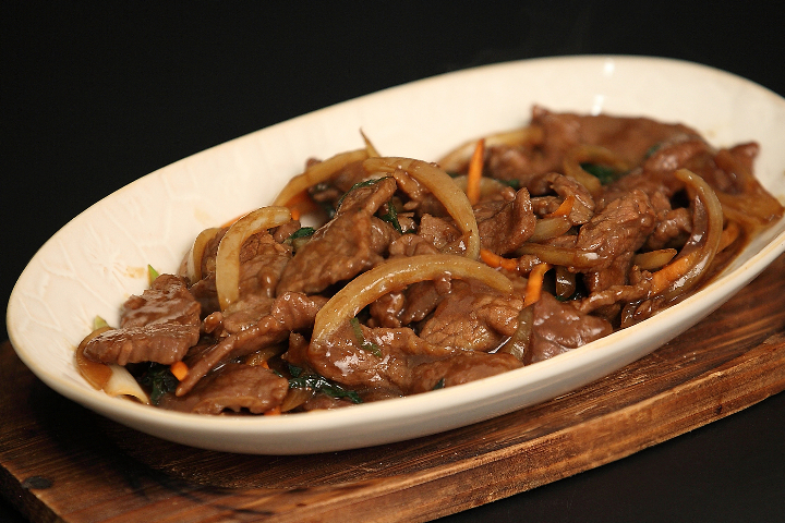 Sautéed beef with onions - Le 33