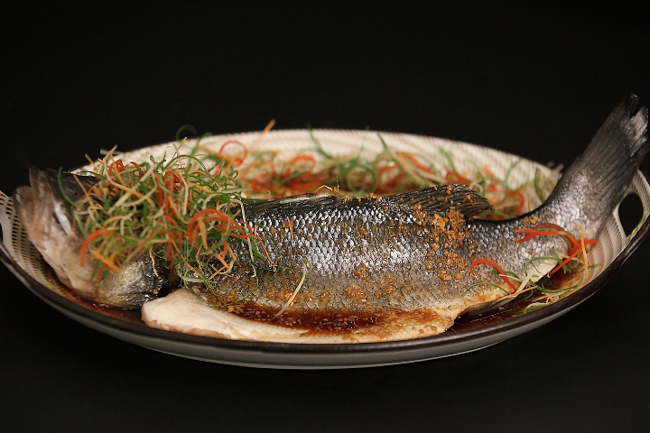 Steamed whole sea bass - Le 33