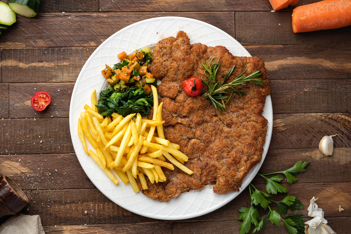Escalope de veau alla Milanese, frites et légumes - Cheval Blanc