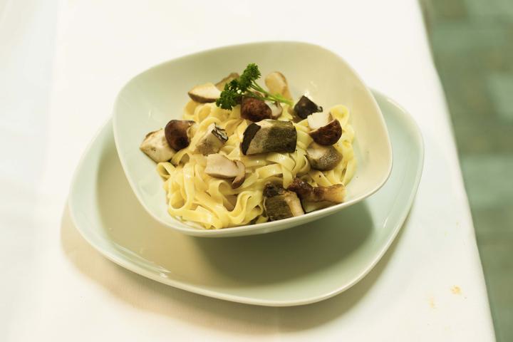Tagliatelles with boletus cream - La Désalpe *