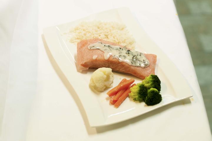 Thin slices of salmon with tarragon - La Désalpe *