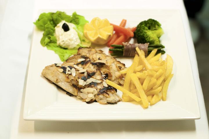 Sea bream filet with almonds - La Désalpe *