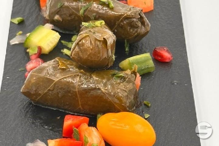Feuilles de vignes farcies végétariennes - La Caravane Passe