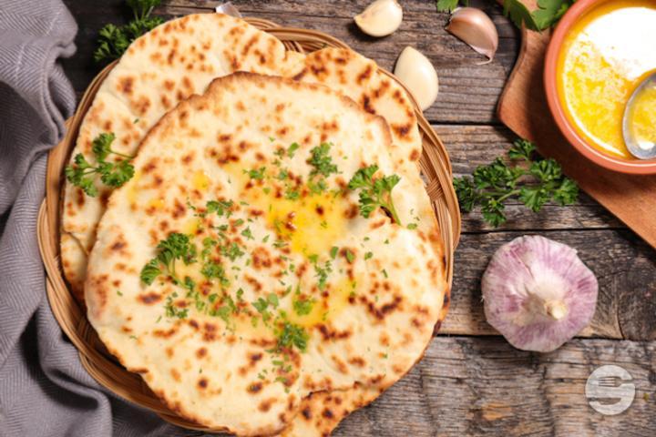 Cheese & Garlic Naan - Indian Zayeka