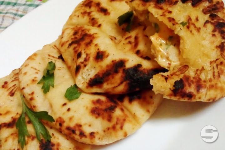 Cheese & Chili Naan - Indian Zayeka