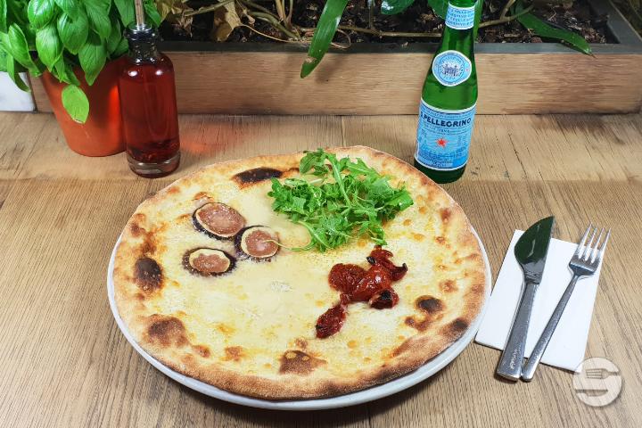 Pizza Quattro Fromaggi dell'Alpe - Vapiano (Lausanne)