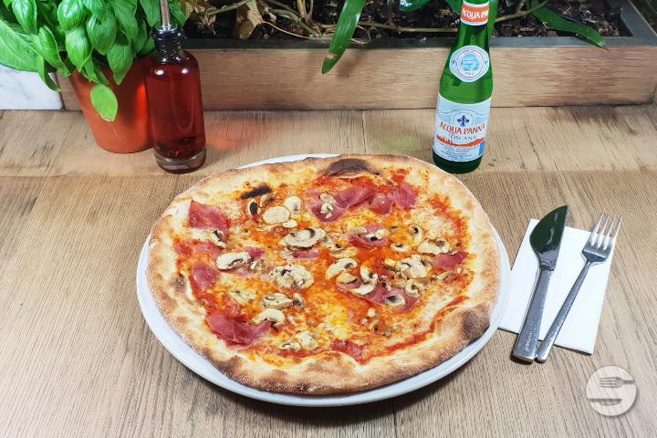Pizza Proscciutto e Funghi - Vapiano (Lausanne)