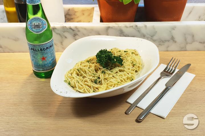 Pasta Aglio e Olio - Vasano Ristorante