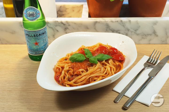 Pasta Pomodoro e Mozzarella - Vasano Ristorante
