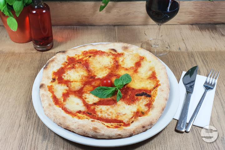 Pizza Margherita - Vasano Ristorante