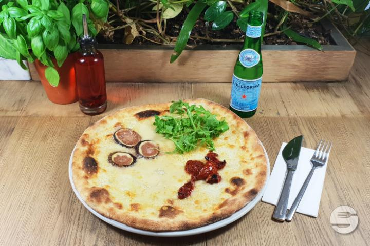 Pizza Quattro Fromaggi Dell'Alpe - Vasano Ristorante
