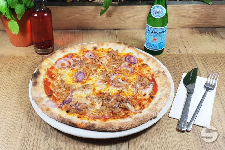 Pizza Tonno - Vasano Ristorante