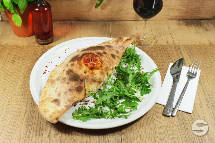 Pizza Calzone - Vasano Ristorante