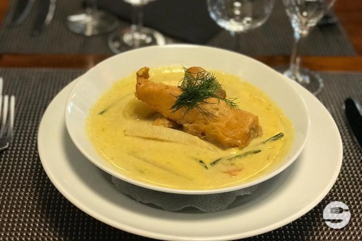 Marmite de crocodile cuit dans son consommé de curry de Massama - Le Réservoir