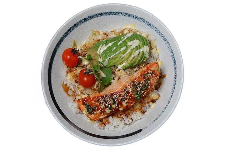 Avocado rice with grilled salmon - Chouchouette