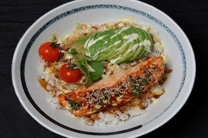 Grilled Salmon with Avocado over Rice - Chouchouette