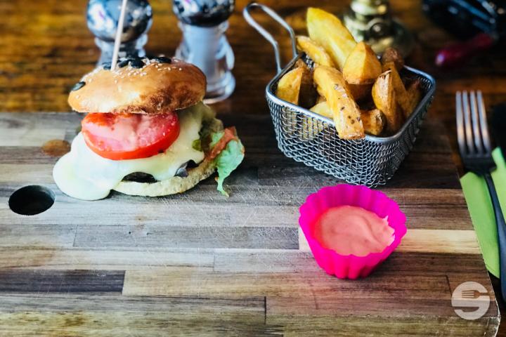 Le Verbier - Raclette Burger - Le Chausse Coqs
