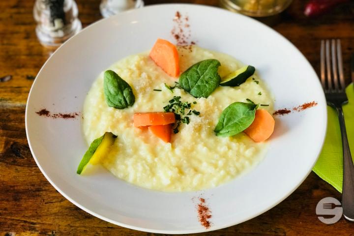 Vegetarian risotto with vegetables of the day - Le Chausse Coqs