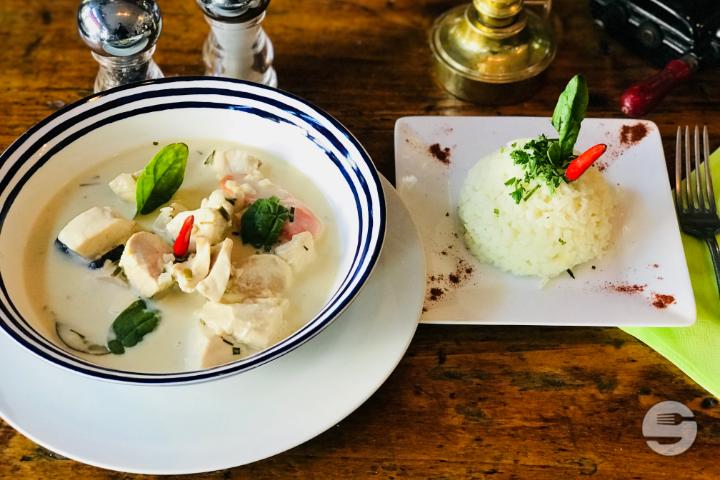Gaeng Kaew Wan Kaï - Le Chausse Coqs