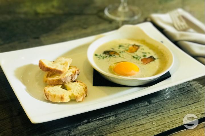 Oeuf Cocotte with Truffles Cream - Le "M"