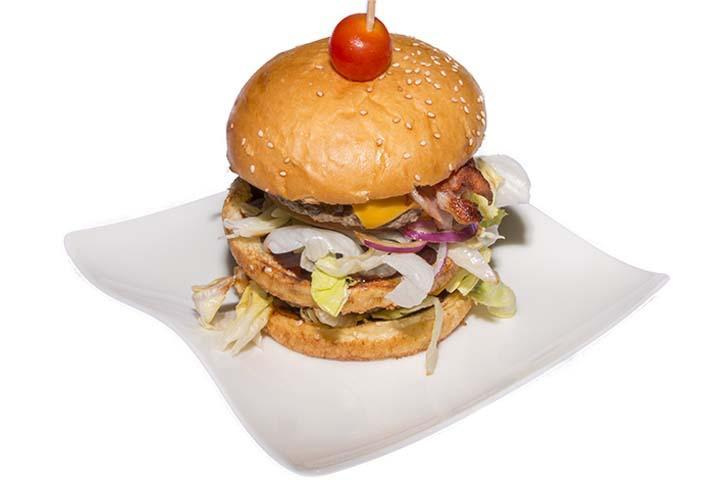Combo Swiss Burger - Mc Sorley's Pub