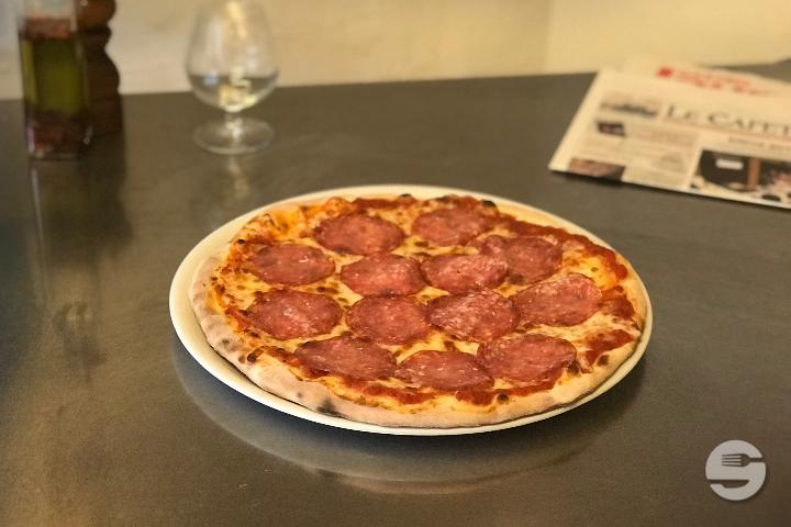 Pizza Salami - Pizzeria Au 6