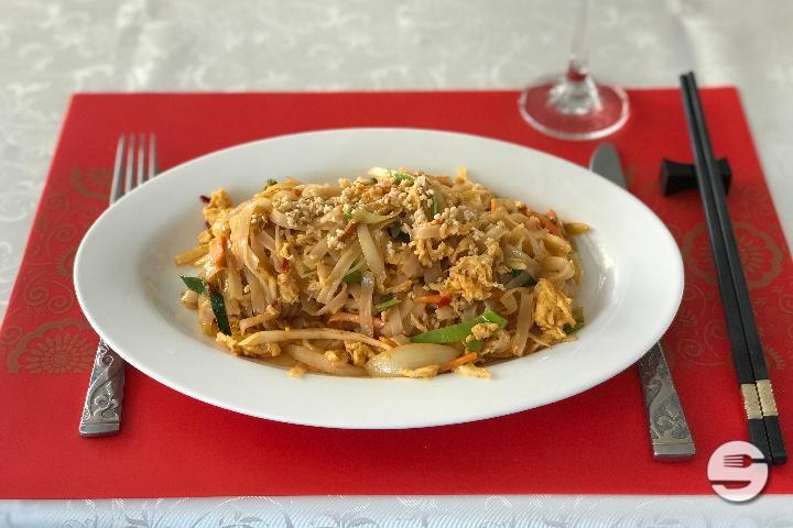 906. Your Choice of Thai Style Rice Noodles - Le Jade