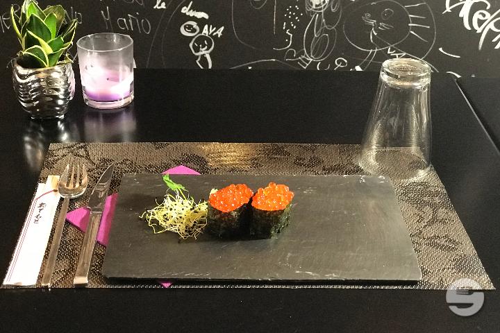 Gunkan Oeuf de saumon (Ikura) - Le Duo Thai & Sushi