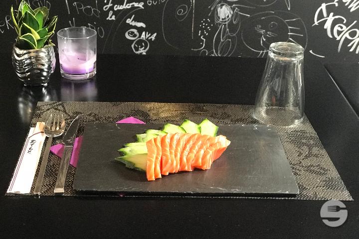 Sashimi Saumon - Le Duo Thai & Sushi