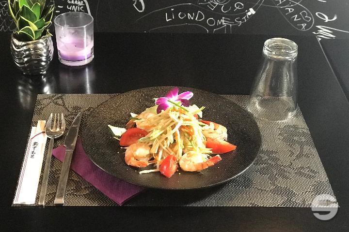 Salade de Papaye Verte et Crevettes - Le Duo Thai & Sushi