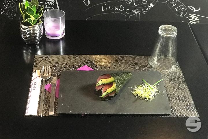 Temaki saumon et avocat - Le Duo Thai & Sushi