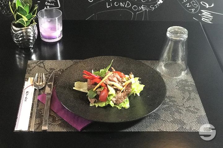 Salade de Bœuf Grillé - Le Duo Thai & Sushi